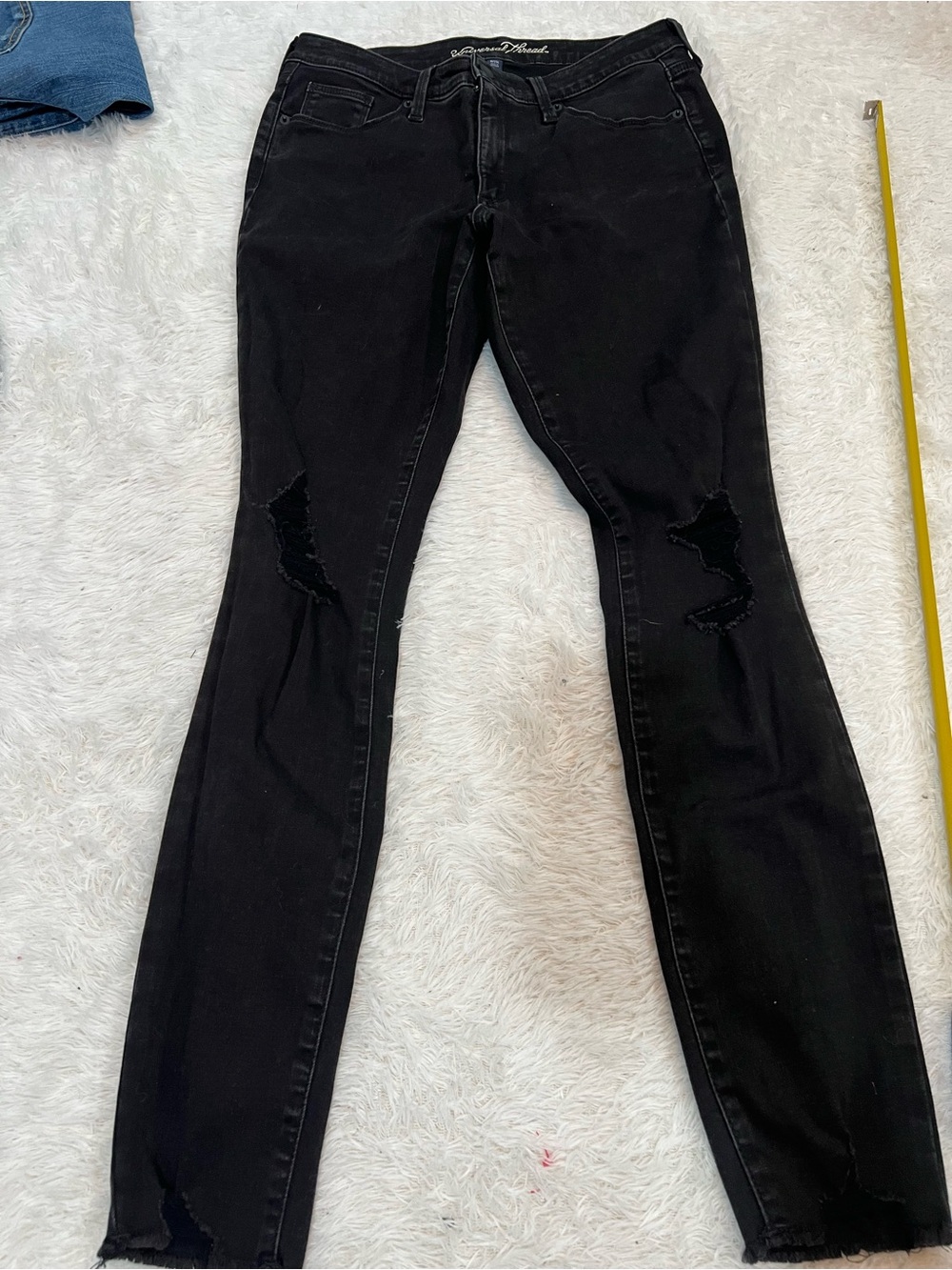 Universal Thread Black Skinny Jeans with Distressed Knees